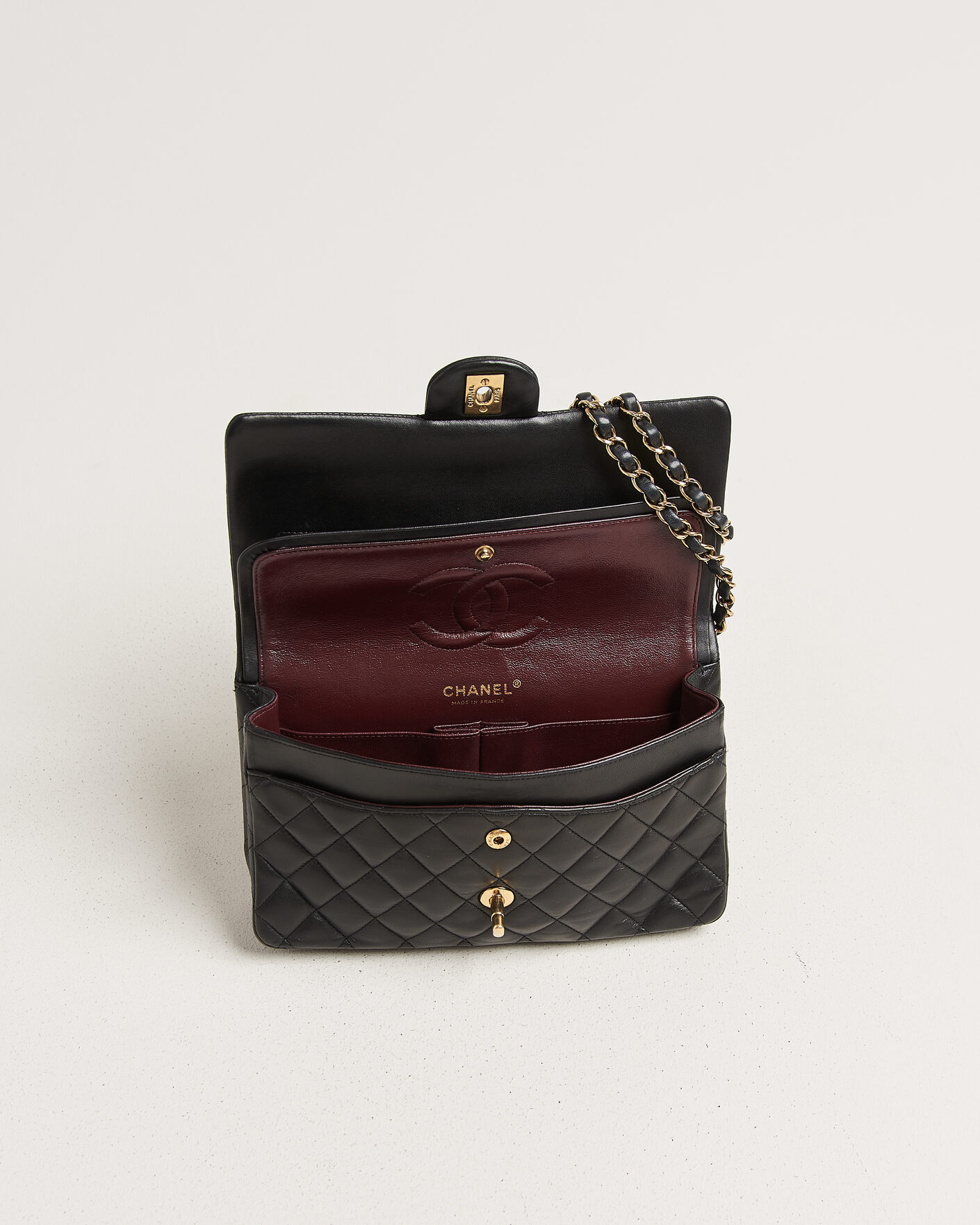 Herren | Pre-Owned & Vintage Bags | Chanel Pre-Owned | Classic Medium Double Flap Bag Lambskin Black