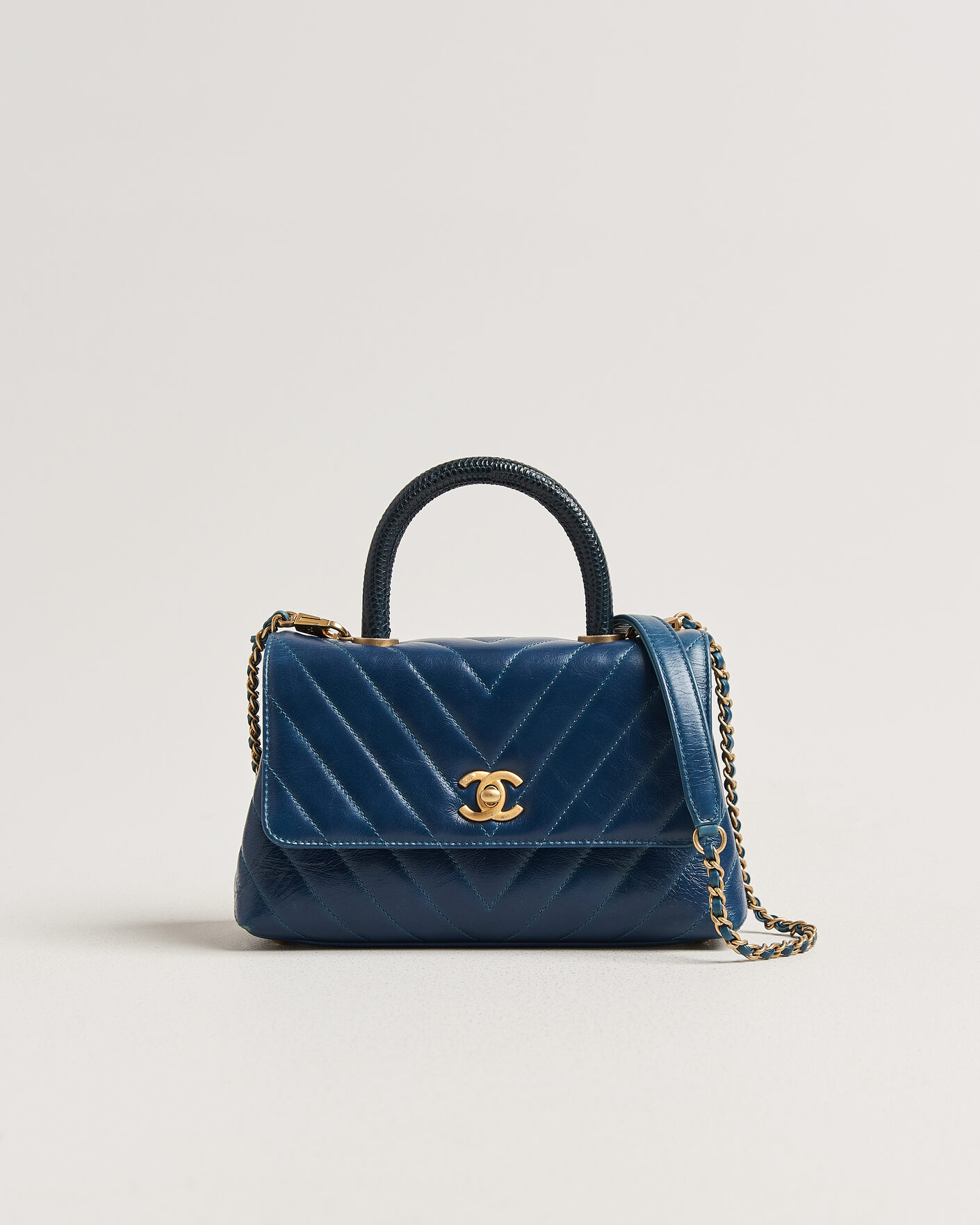 Herren | Pre-Owned & Vintage Bags | Chanel Pre-Owned | Coco Handle Chevron Bag Blue