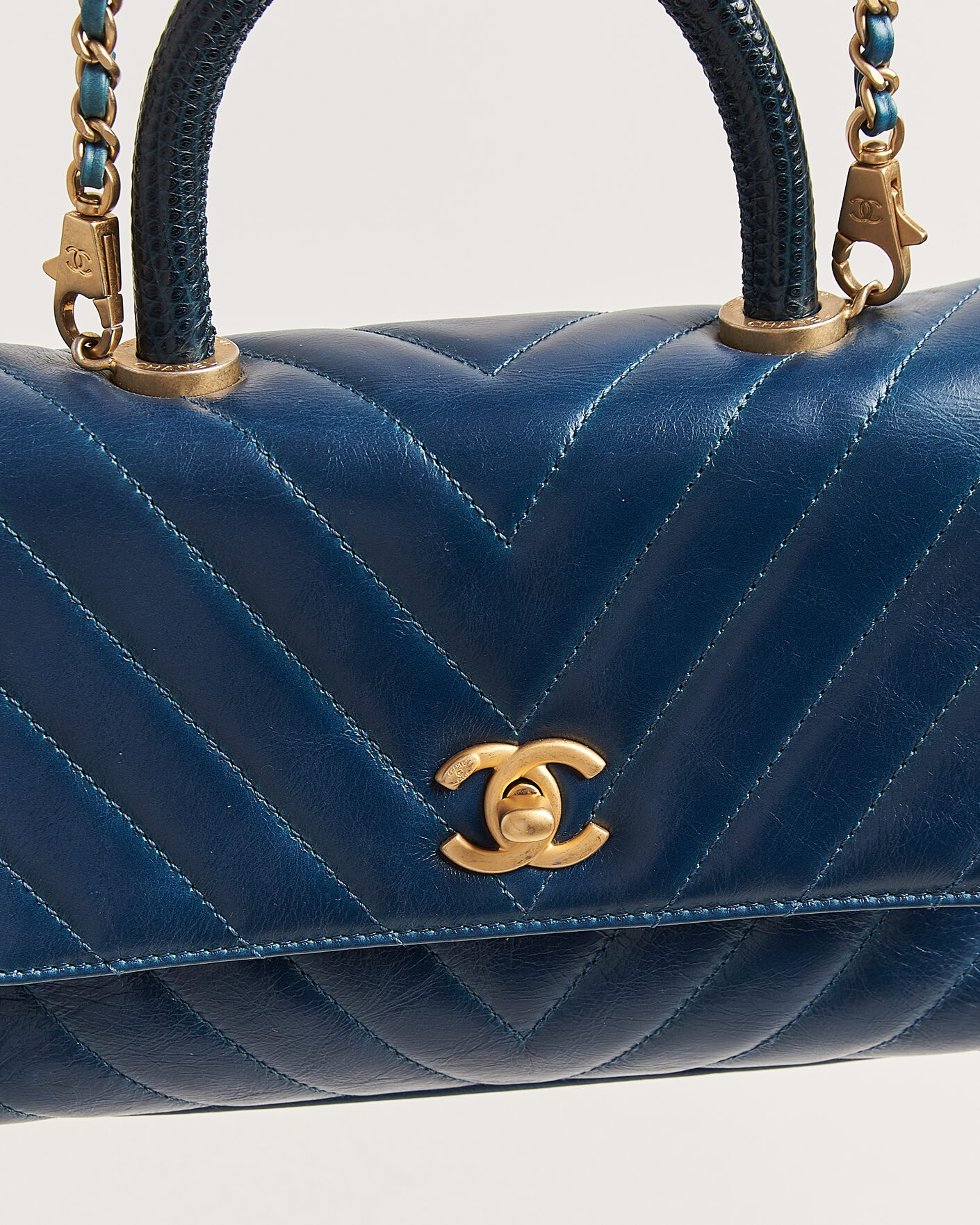 Herren | Pre-Owned & Vintage Bags | Chanel Pre-Owned | Coco Handle Chevron Bag Blue