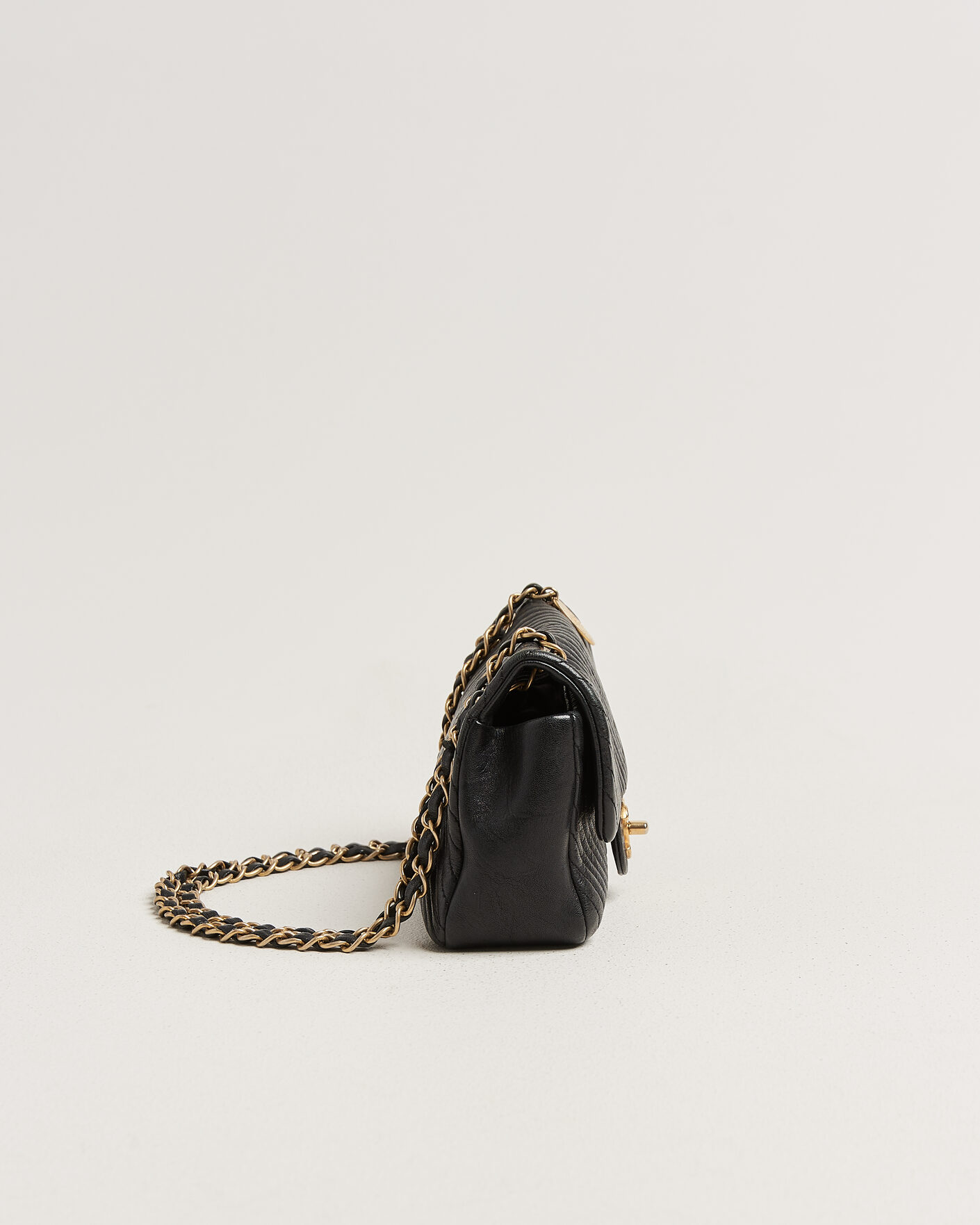 Herren | Pre-Owned & Vintage Bags | Chanel Pre-Owned | Chevron Small Flap Bag Black
