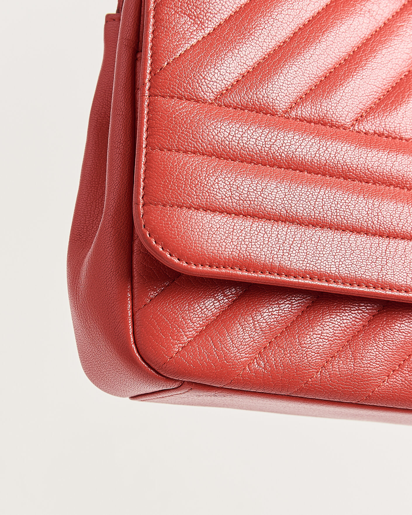 Herren | Pre-Owned & Vintage Bags | Chanel Pre-Owned | Chevron Medium Flap Bag Coral