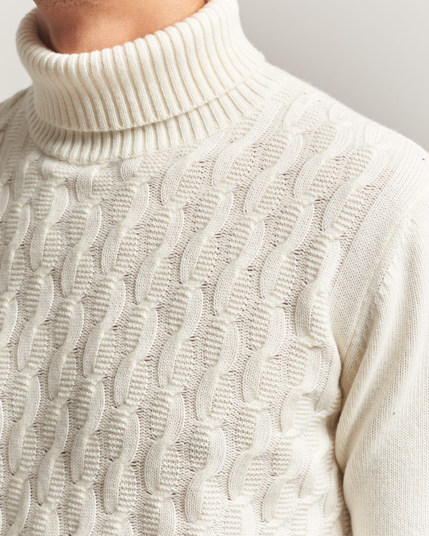 Herren | Pullover | Oscar Jacobson | Seppo Cable Knitted Rollneck White