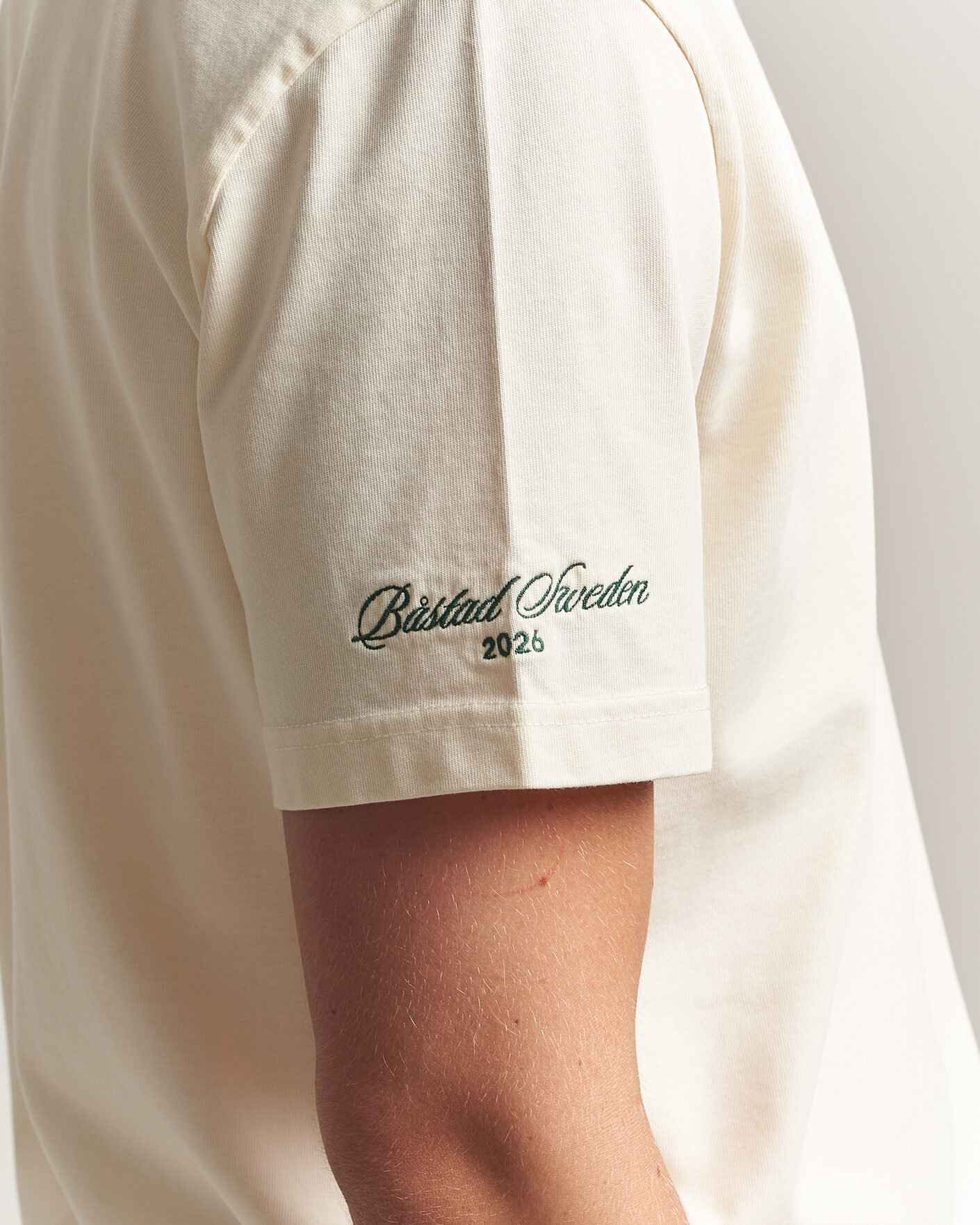 Herren | T-Shirts | Gant | Tournament Crew Neck T-Shirt Cream