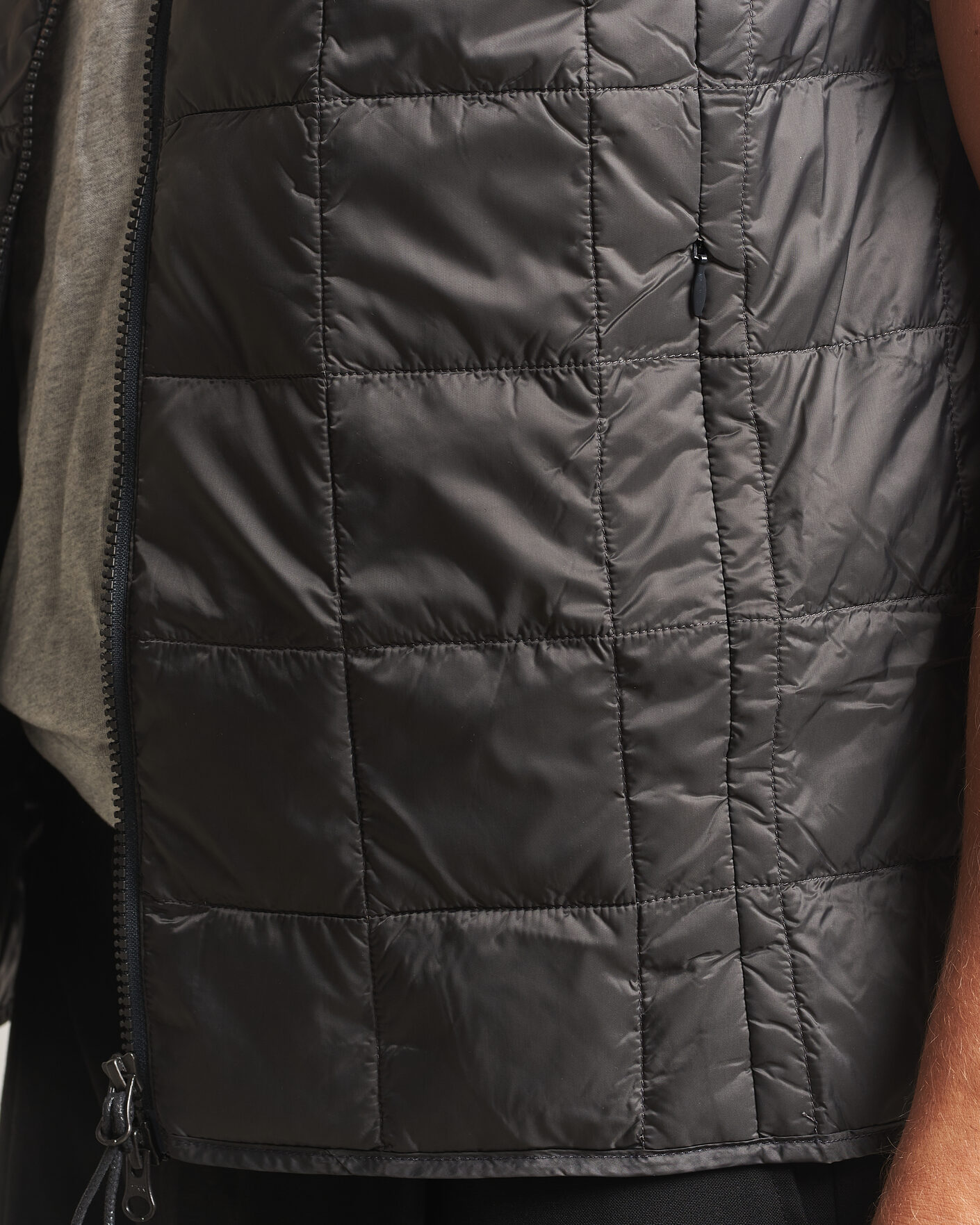Herren | Westen | TAION | High Neck Full Zip Lightweight Down Vest Dark Grey