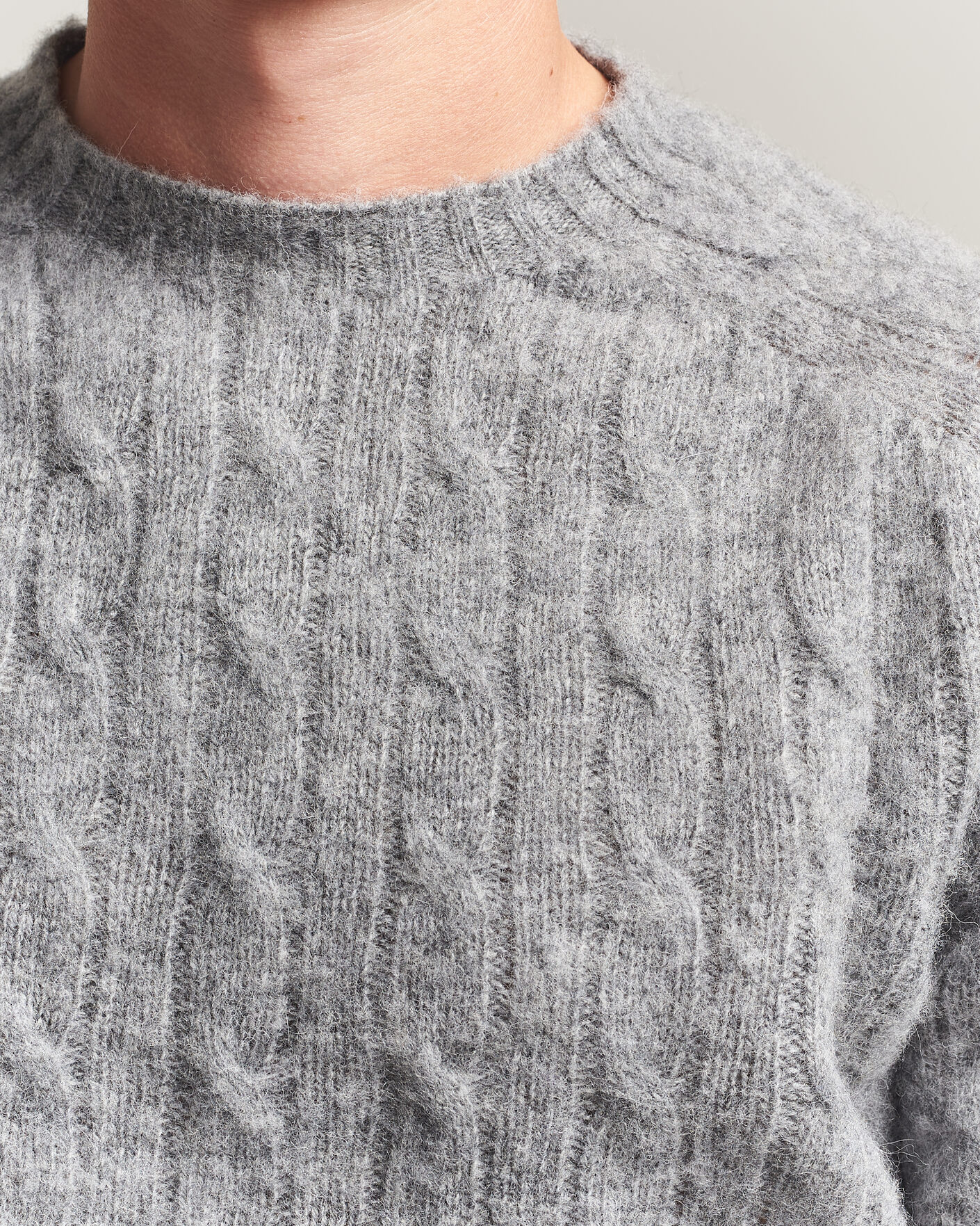Herren | Pullover | Harley Of Scotland | Brushed Supersoft Lambswool Cable Mid Grey