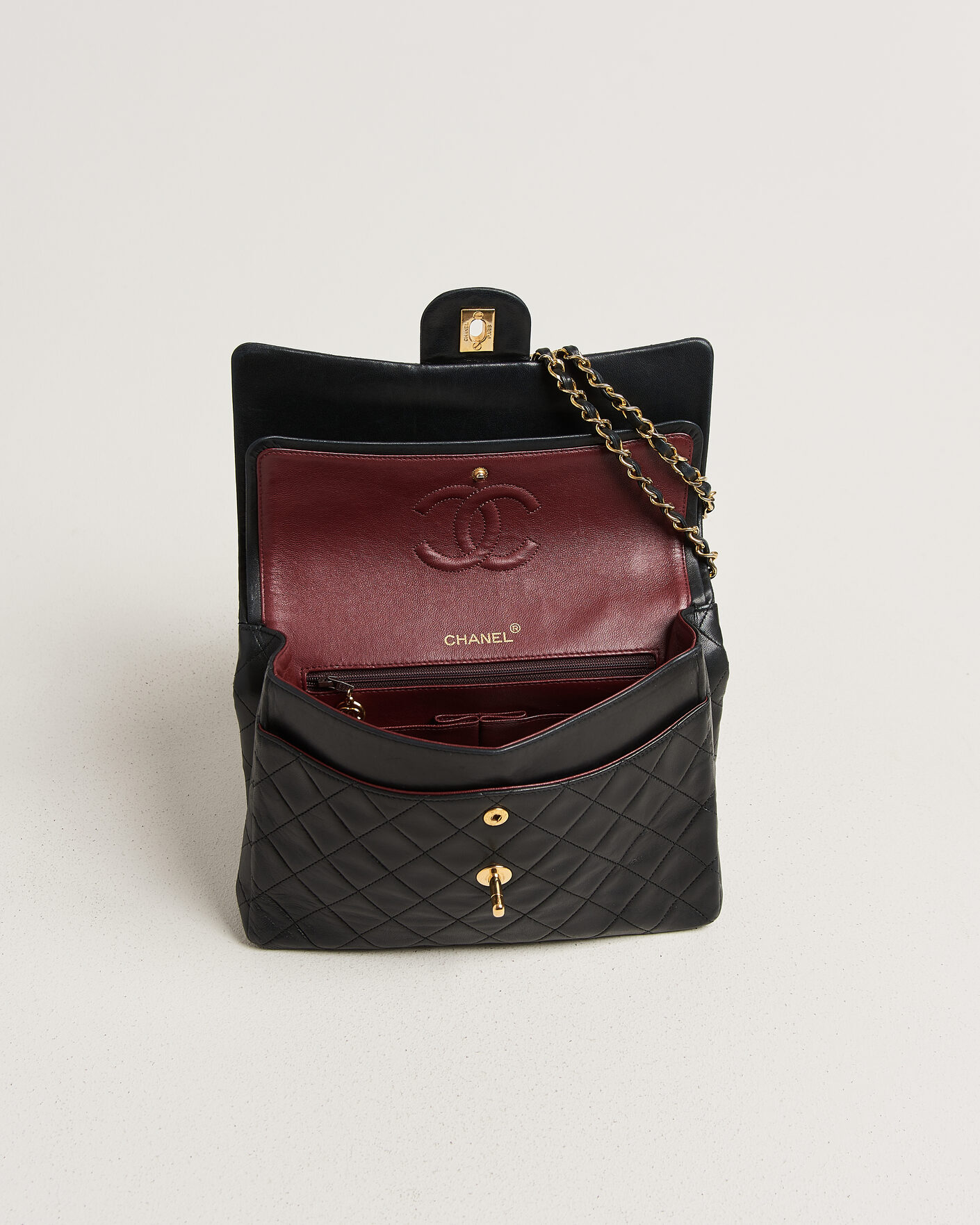 Herren | Pre-Owned & Vintage Bags | Chanel Pre-Owned | Classic Medium Square Double Flap Bag Lambskin Black