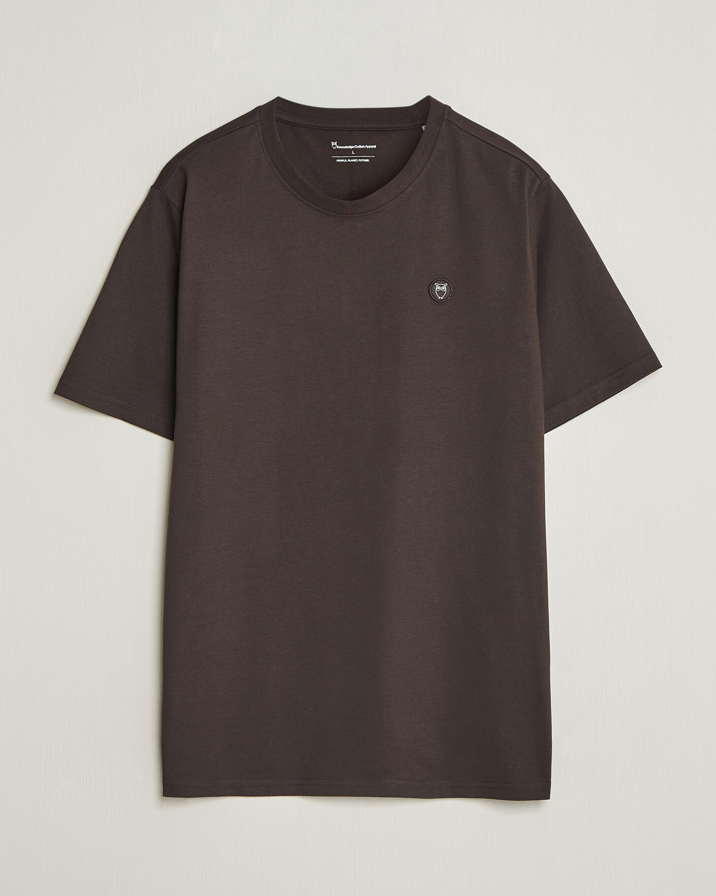 Herren | T-Shirts | KnowledgeCotton Apparel | Loke Badge T-Shirt Chocolate Torte