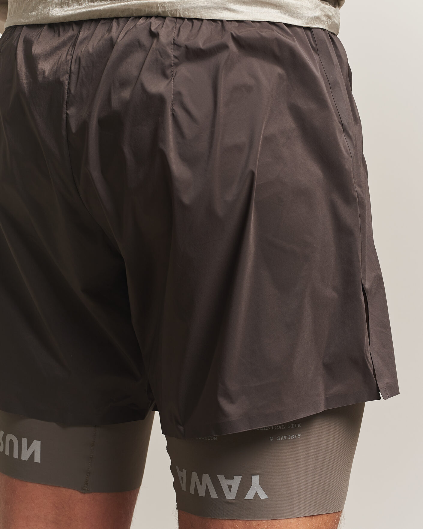 Herren | Shorts | Satisfy | TechSilk 8 Inch Shorts Quicksand