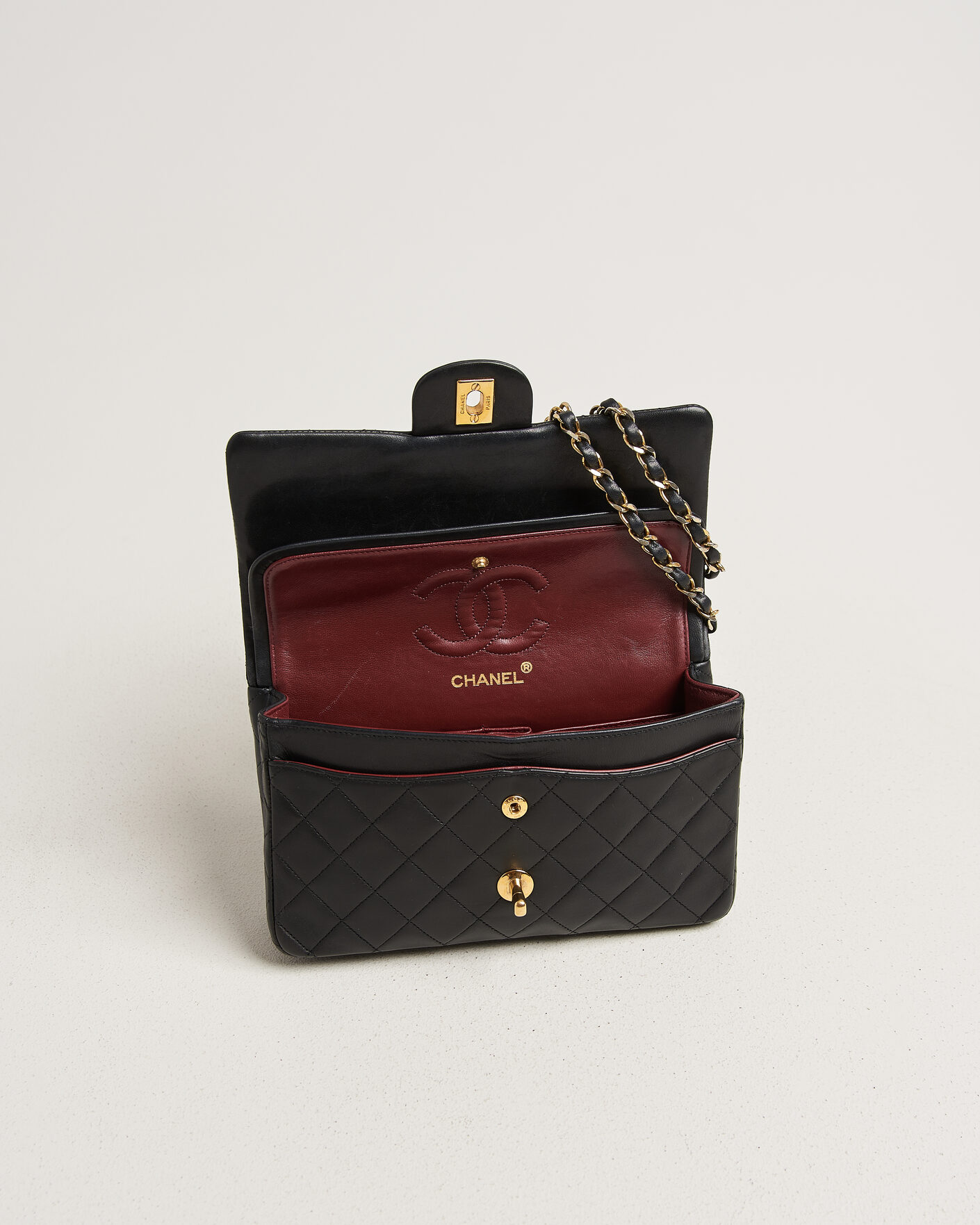Herren | Pre-Owned & Vintage Bags | Chanel Pre-Owned | Classic Small Double Flap Bag Lambskin Black