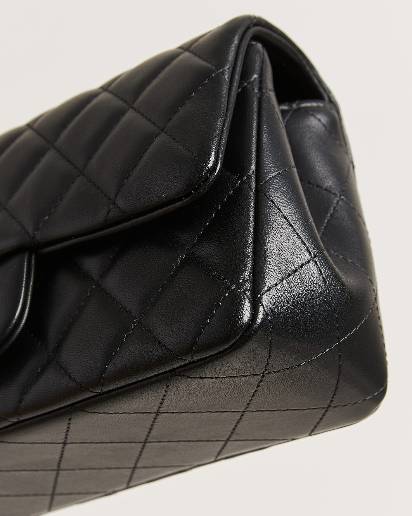 Herren | Pre-Owned & Vintage Bags | Chanel Pre-Owned | Classic Mini Rectangular Single Flap Bag Lambskin Black