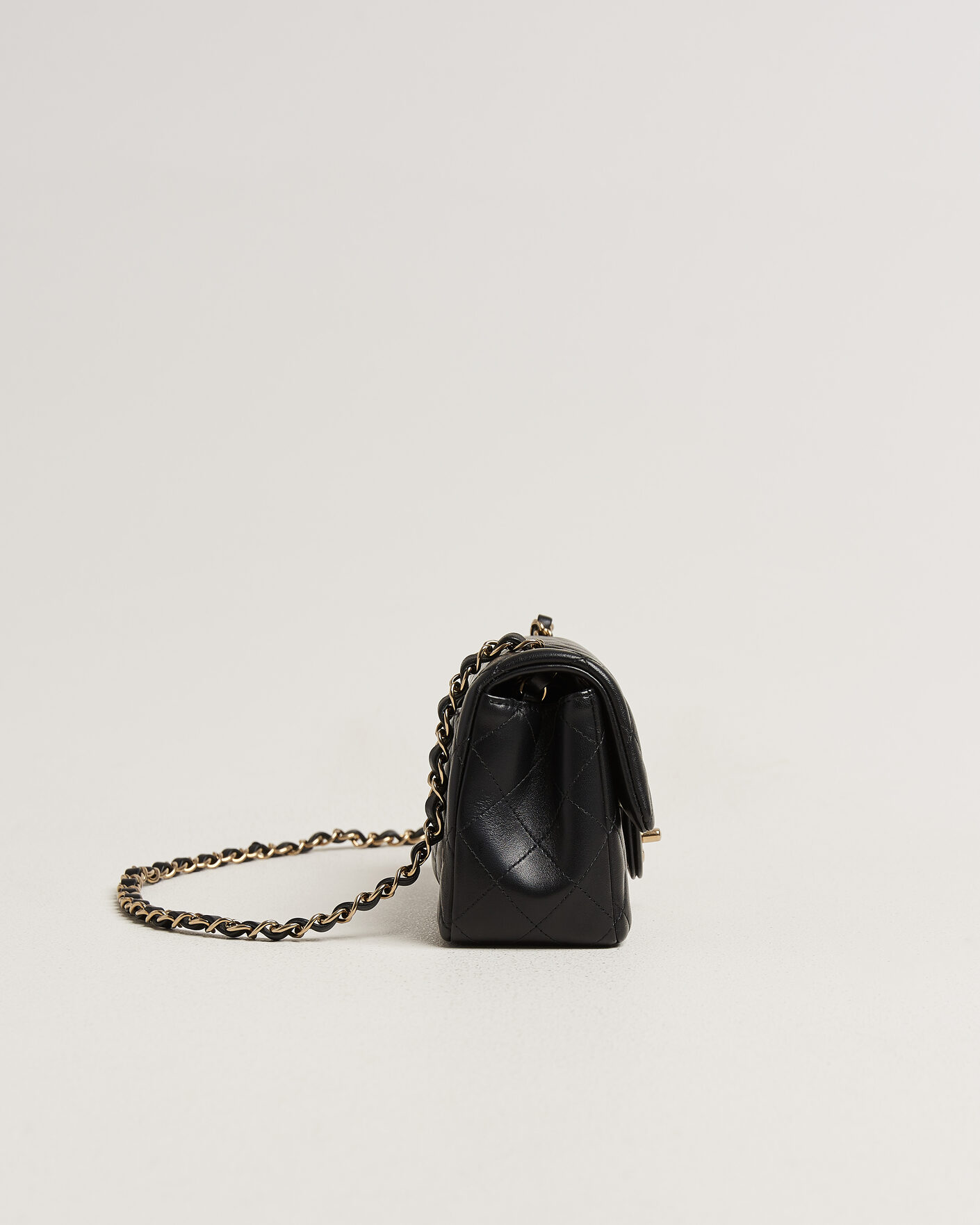 Herren | Pre-Owned & Vintage Bags | Chanel Pre-Owned | Classic Mini Rectangular Single Flap Bag Lambskin Black