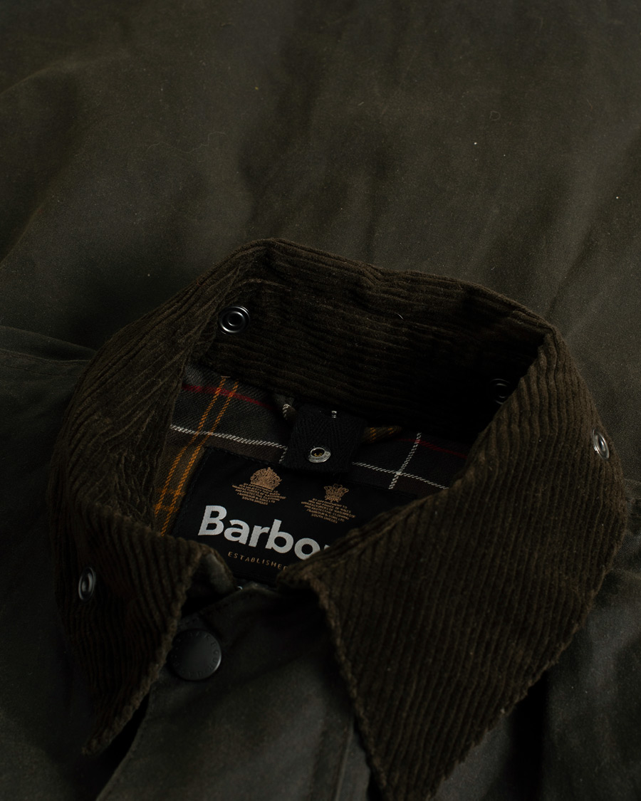 Herren | Barbour Lifestyle Classic Northumbria Jacket Olive | Pre-owned | Barbour Lifestyle Classic Northumbria Jacket Olive