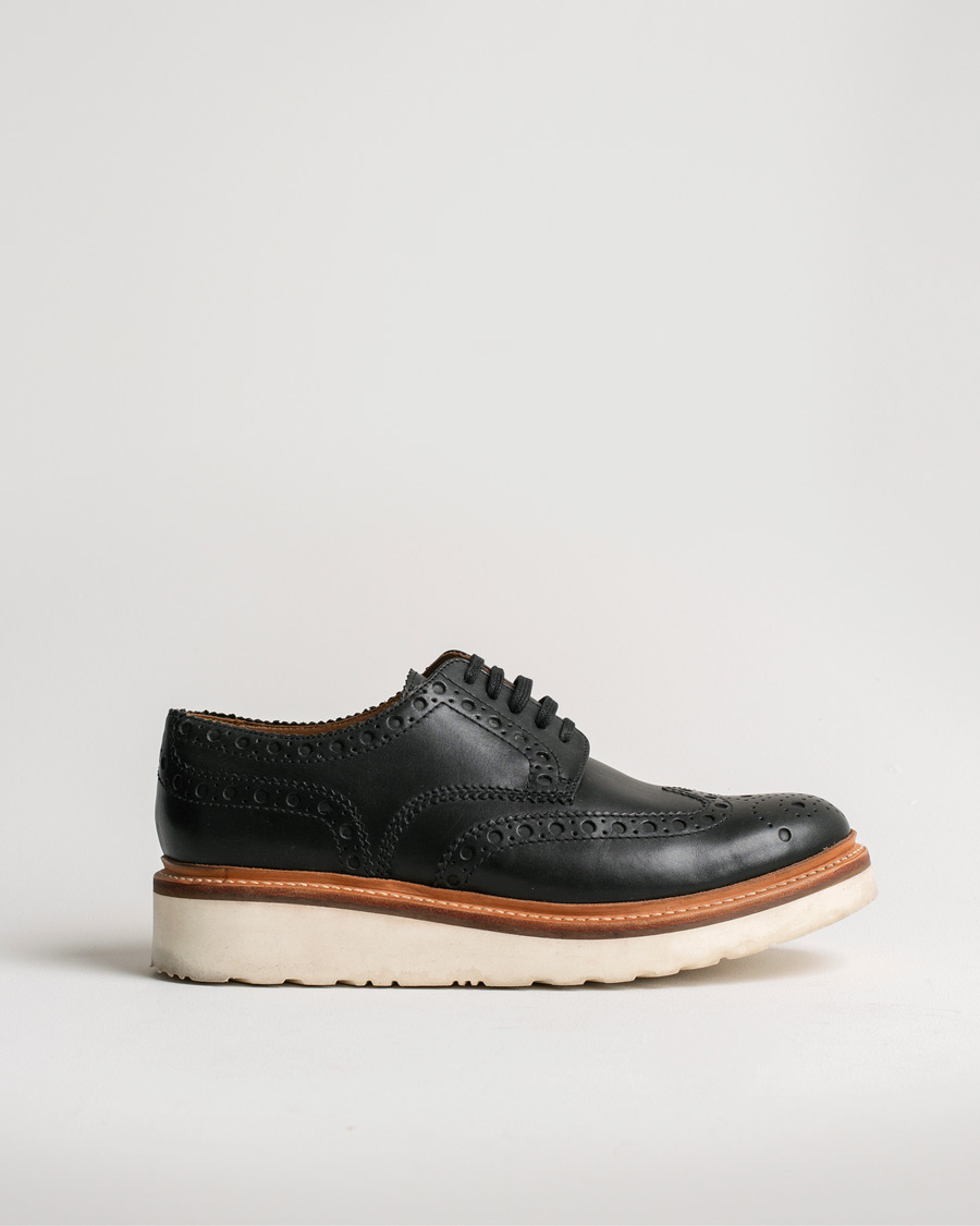 Herren | Grenson Archie Brogue Derby Wedge Sole Black Calf | Pre-owned | Grenson Archie Brogue Derby Wedge Sole Black Calf